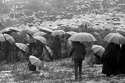 It began to rain