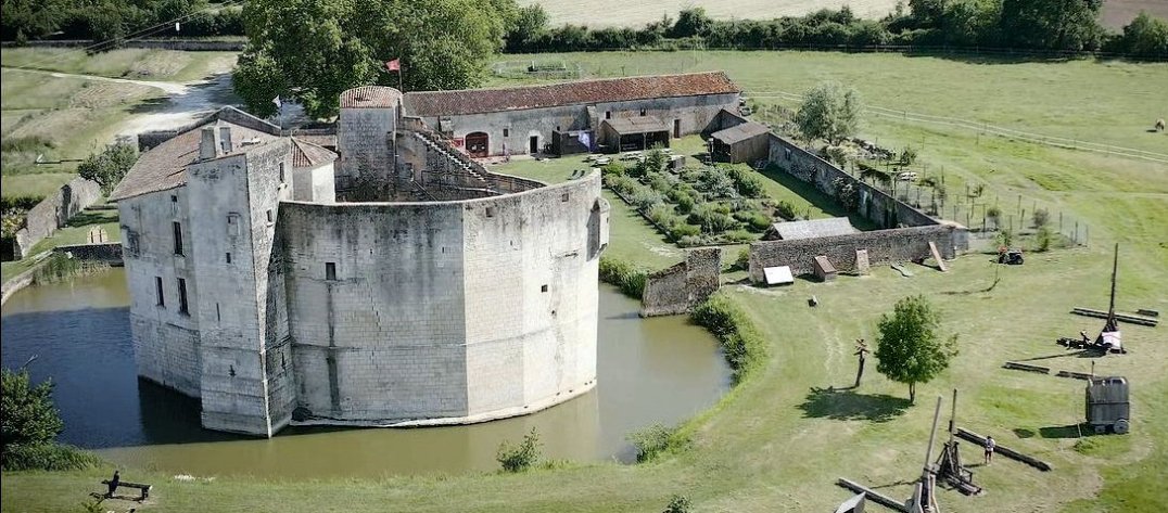 Chateau-Fort Saint-Jean-d’Angle de la Fée Mélusine