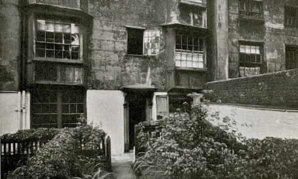 Pre-fire houses in Nevill’s Court – Survived